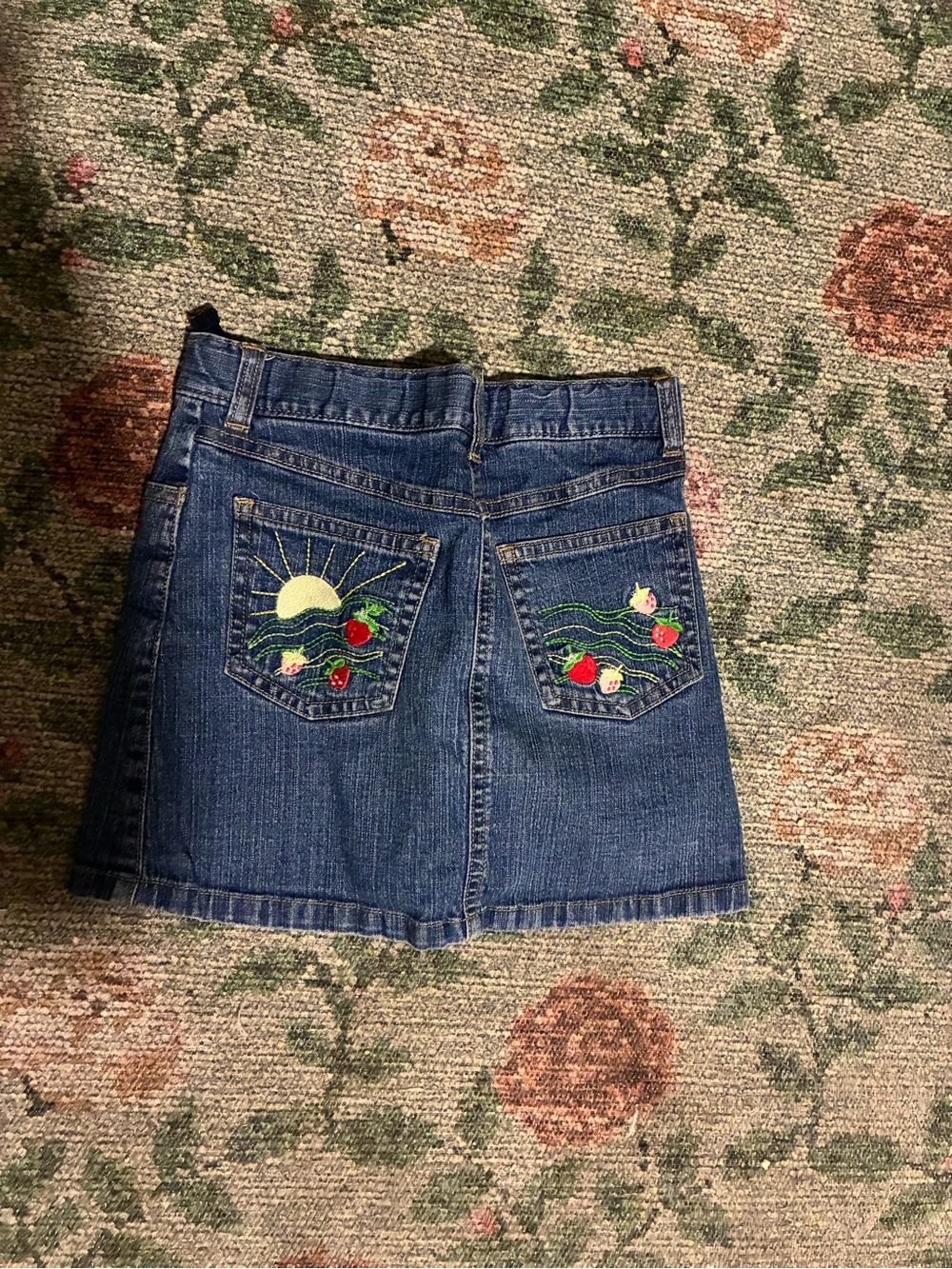 Gymboree denim skort sun & strawberry embroidered back pockets 🍓♥️☀️ 7